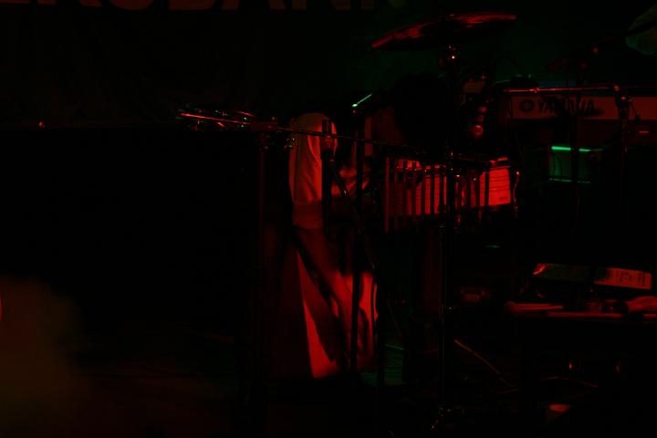 2008-11-28 M3_live at replugged 161.jpg